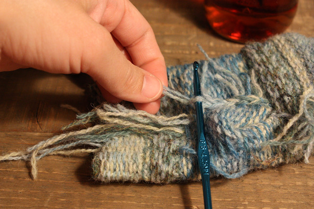 Fairisle Knitting: Crochet Method for Weaving in Ends